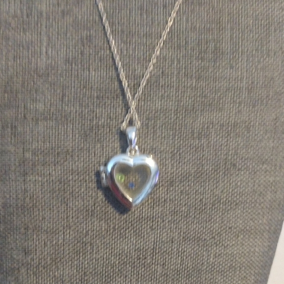 Silver Heart Locket Necklace 16"-20" - Picture 1 of 4